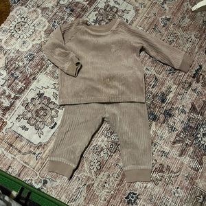 Velour jogging suit for baby